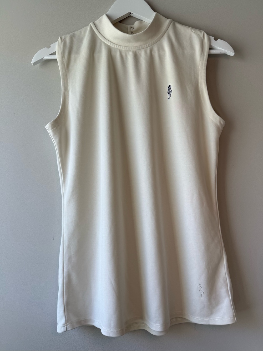 A. Putnam Sleeveless Keyhole Golf Top White Size M